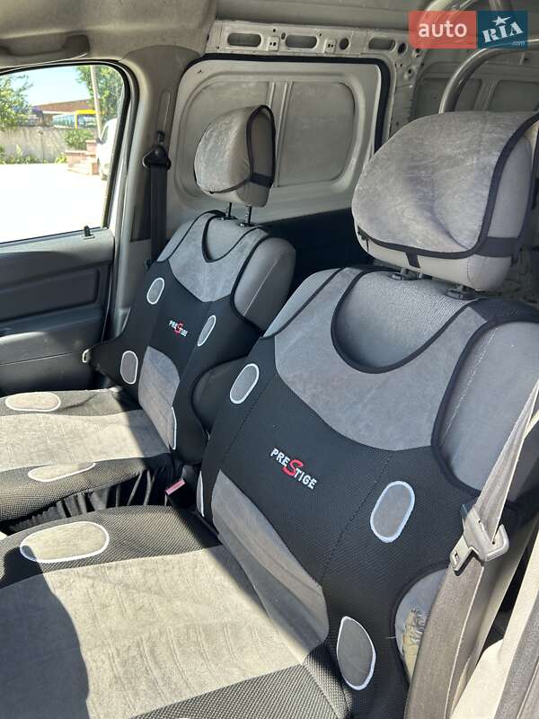 Грузовой фургон Renault Logan Van 2011 в Черновцах