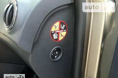 Седан Renault Logan 2013 в 