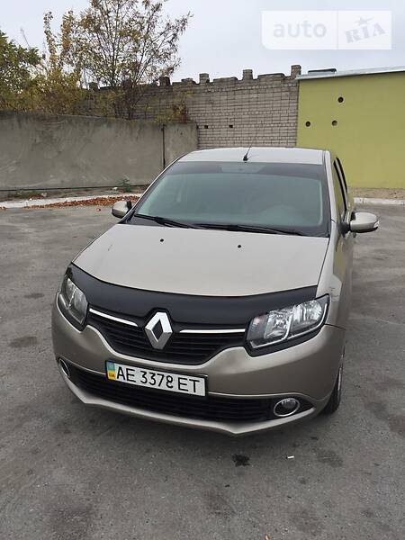 Седан Renault Logan 2013 в 