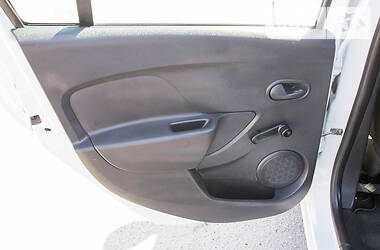 Седан Renault Logan 2013 в 