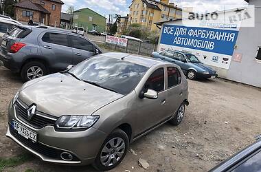 Седан Renault Logan 2015 в 