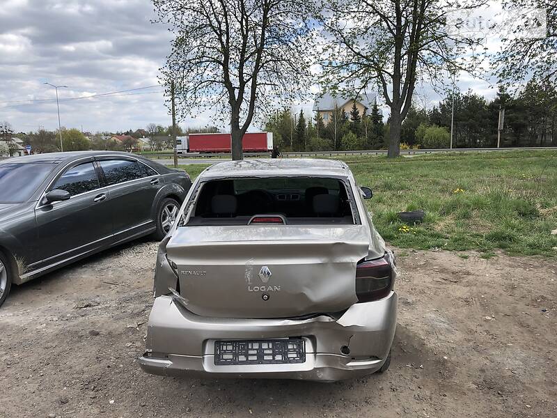Седан Renault Logan 2015 в Львові