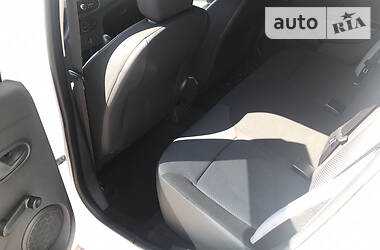 Седан Renault Logan 2013 в 