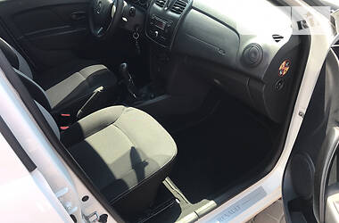 Седан Renault Logan 2013 в 