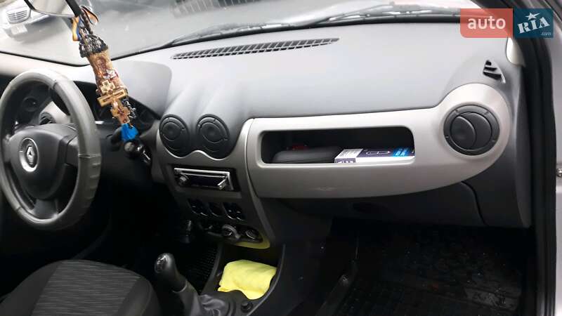 Седан Renault Logan 2011 в Ужгороде