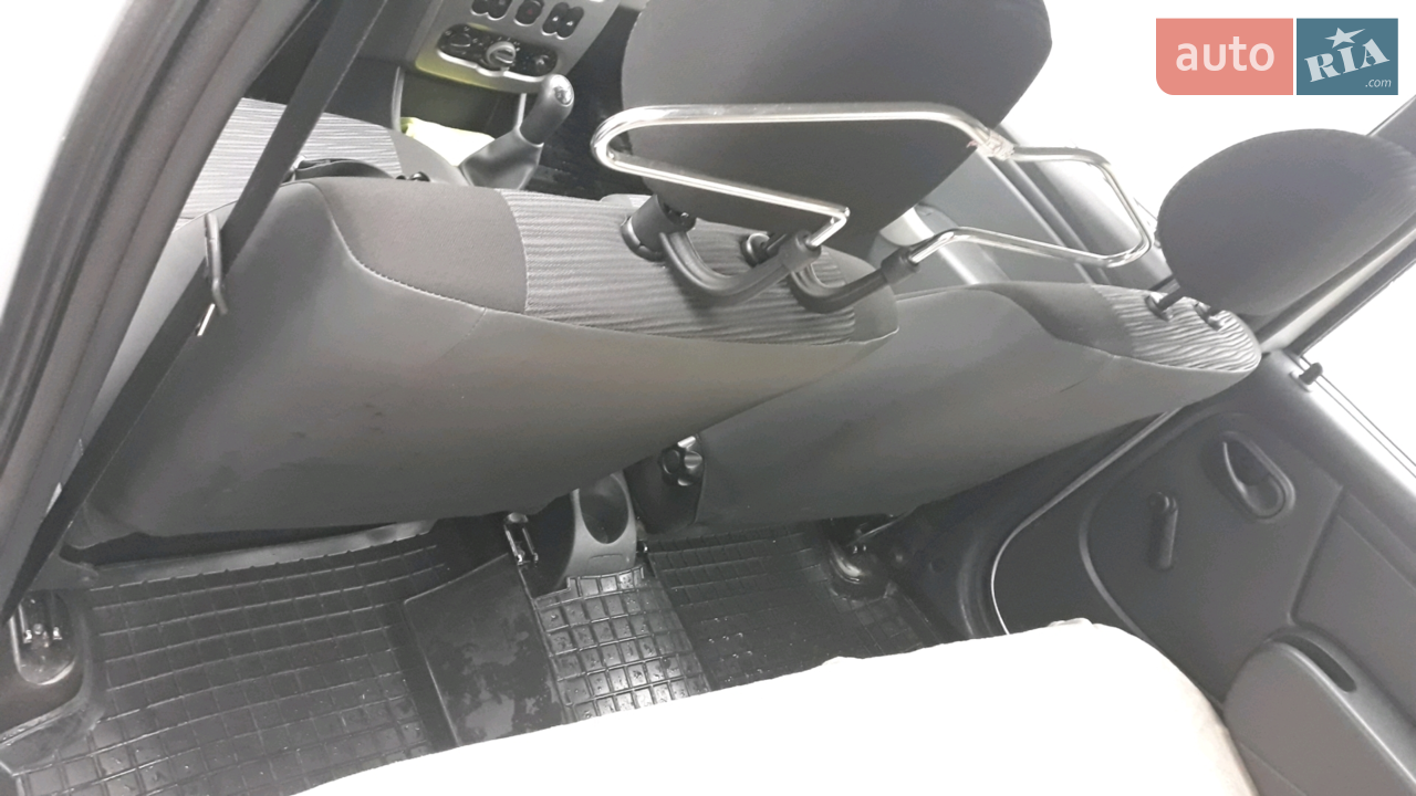 2011 Renault Logan - мініатюра 18