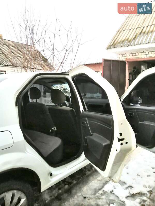 Седан Renault Logan 2011 в Золотоноші