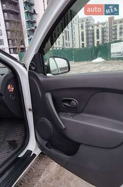 Седан Renault Logan 2013 в Львове