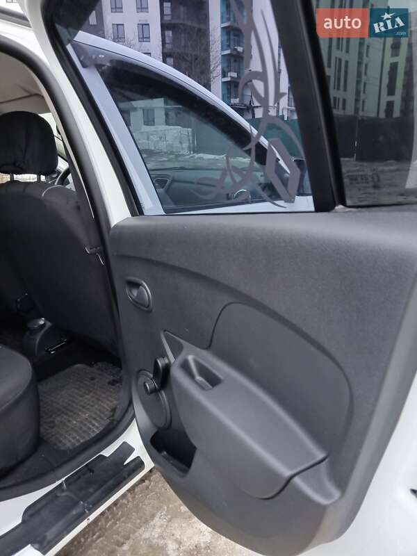 Седан Renault Logan 2013 в Львові фото 30 Седан Renault Logan 2013 в Львові