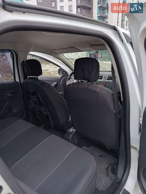 Седан Renault Logan 2013 в Львові фото 31 Седан Renault Logan 2013 в Львові