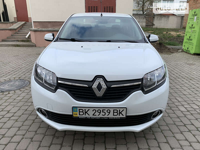 Седан Renault Logan 2013 в Остроге