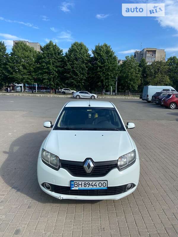 Седан Renault Logan 2014 в Івано-Франківську