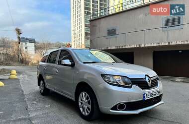 Седан Renault Logan 2014 в 