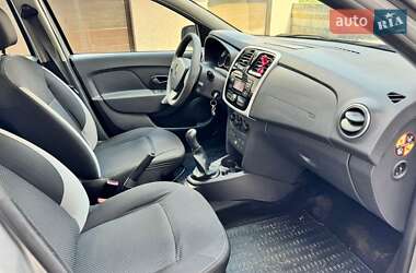 Седан Renault Logan 2014 в 