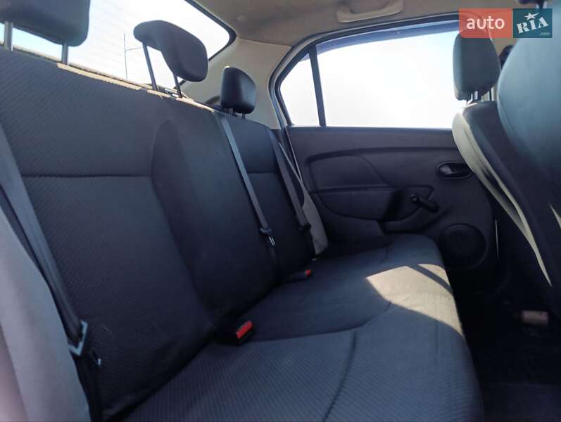 Седан Renault Logan 2013 в Днепре