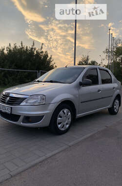 Седан Renault Logan 2010 в Смілі