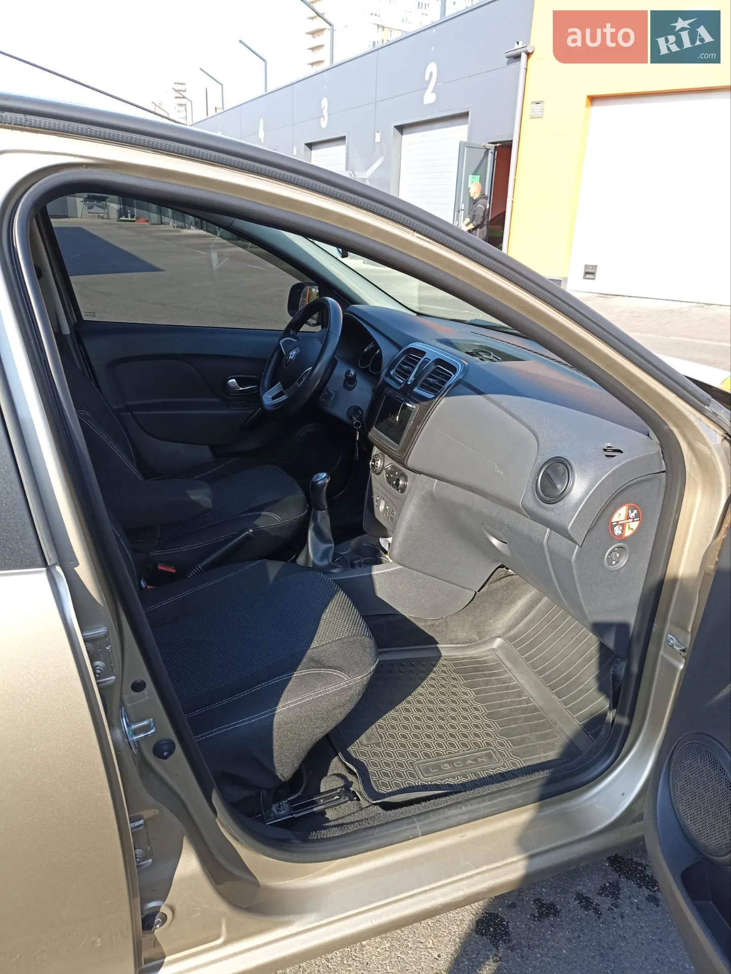 2020 Renault Logan - мініатюра 9