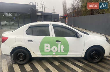 Седан Renault Logan 2013 в 