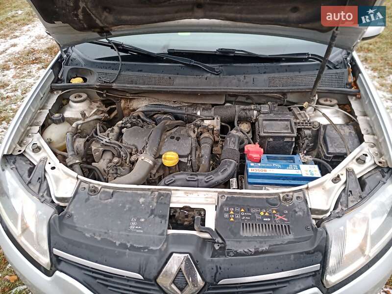 Седан Renault Logan 2016 в Ромнах