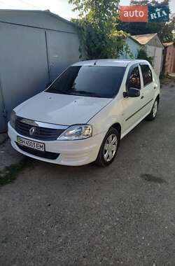 Седан Renault Logan 2012 в 