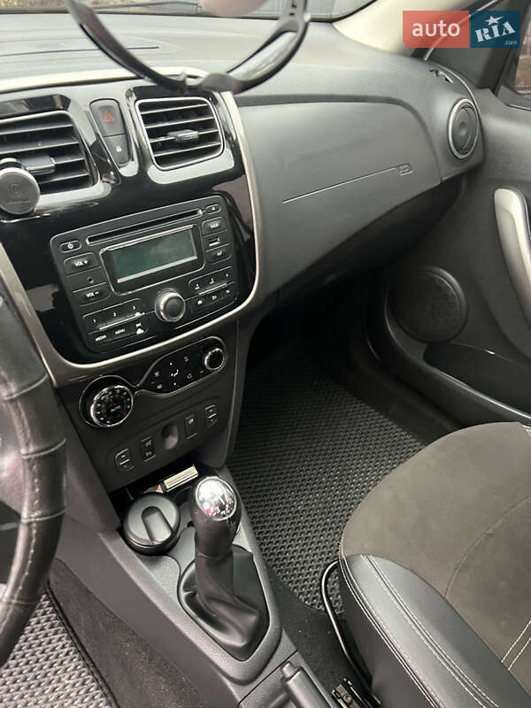 Седан Renault Logan 2014 в Іванкові