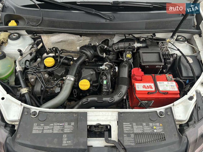 Седан Renault Logan 2014 в Іванкові