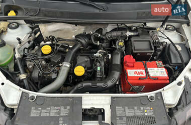 Седан Renault Logan 2014 в 