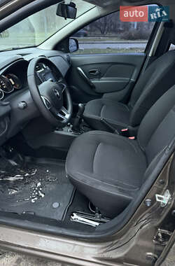 Седан Renault Logan 2018 в 