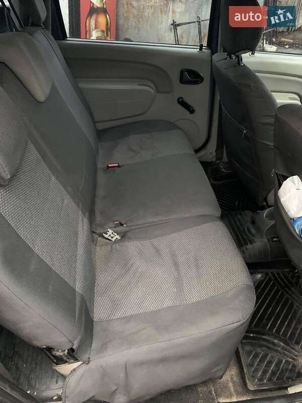 Універсал Renault Logan 2011 в Ізюмі фото 5 Універсал Renault Logan 2011 в Ізюмі