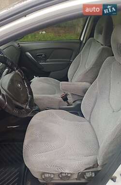 Седан Renault Logan 2013 в 