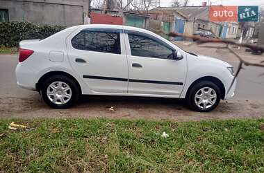 Седан Renault Logan 2013 в 