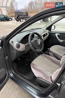 Седан Renault Logan 2010 в 