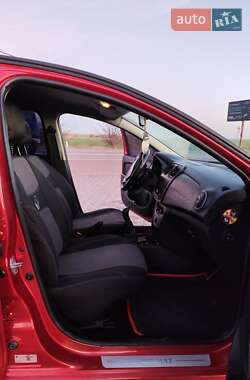 Седан Renault Logan 2014 в 