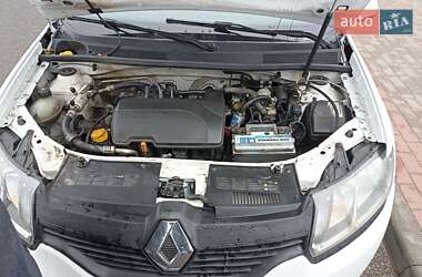 Седан Renault Logan 2015 в 