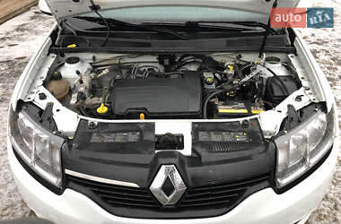 Седан Renault Logan 2013 в 
