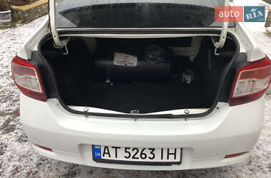Седан Renault Logan 2013 в 