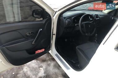 Седан Renault Logan 2013 в 