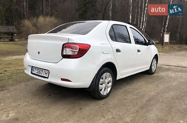 Седан Renault Logan 2013 в 