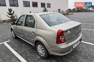 Седан Renault Logan 2012 в 