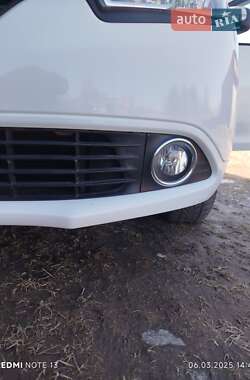 Седан Renault Logan 2015 в 