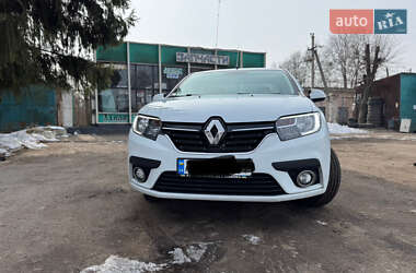 Седан Renault Logan 2017 в Путивле