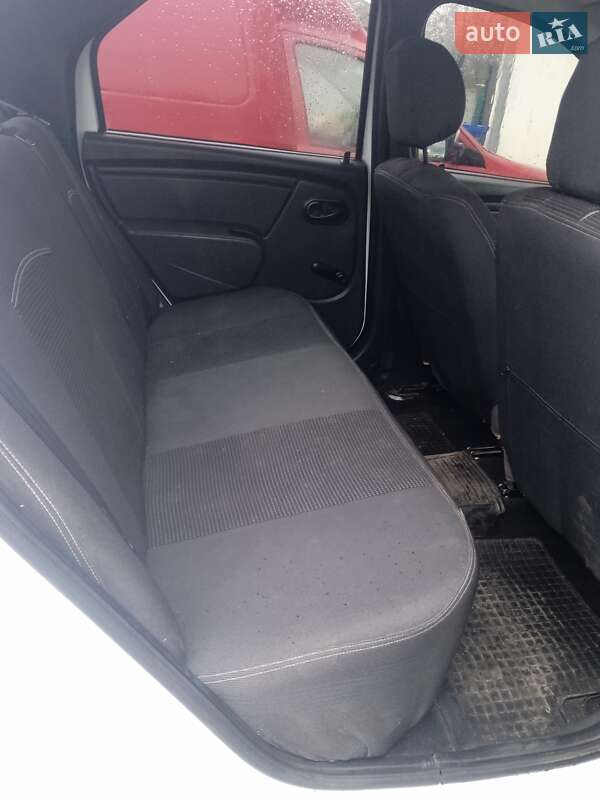 Седан Renault Logan 2011 в Краматорську