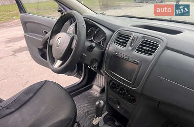 Седан Renault Logan 2015 в 