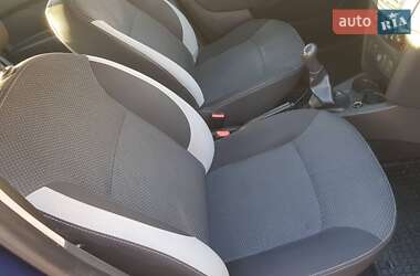 Седан Renault Logan 2015 в 