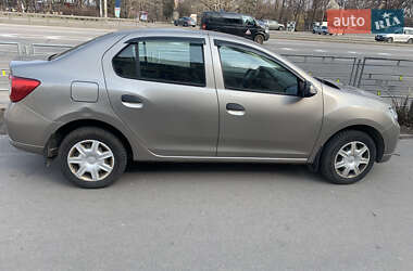 Седан Renault Logan 2013 в 