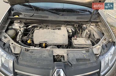 Седан Renault Logan 2013 в 