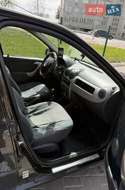Седан Renault Logan 2010 в 