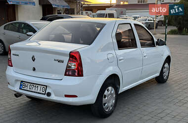 Седан Renault Logan 2012 в 