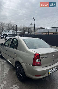 Седан Renault Logan 2010 в 