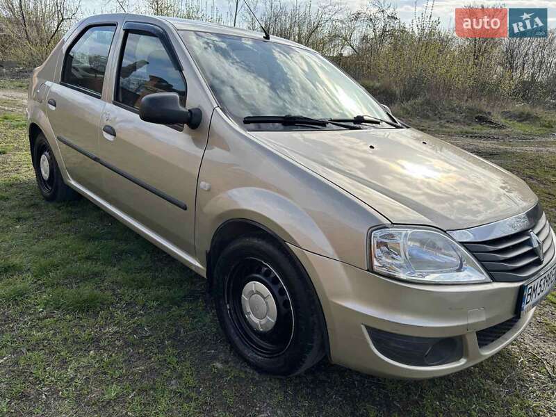 Седан Renault Logan 2012 в 